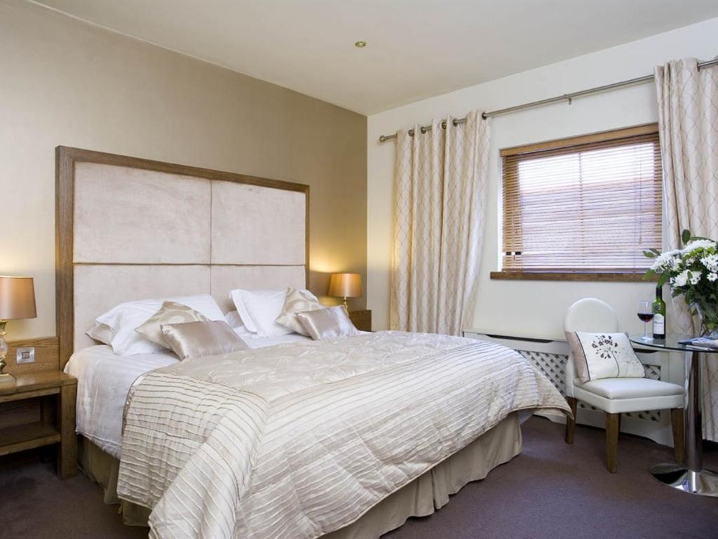 Customs House Country Hotel 4*